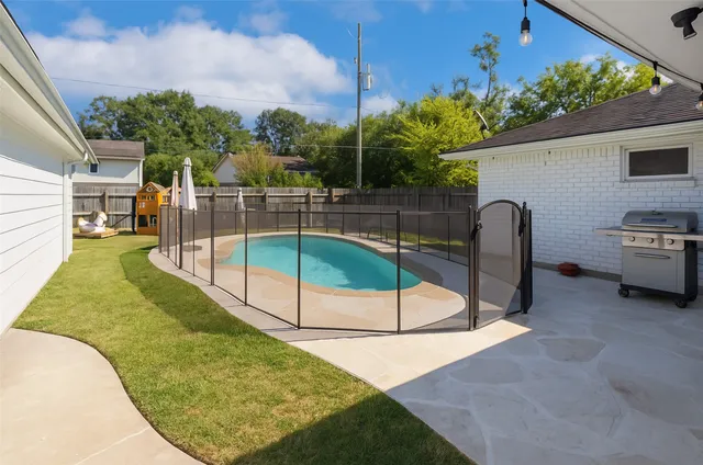 $2,850 | 13418 Paradise Valley Drive, Houston, TX 77069