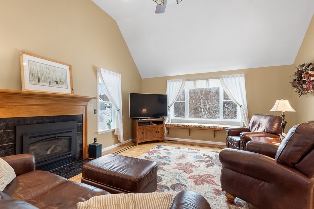 8 Ridge Road Pepperell, MA 01463 - Photo 11 of 36
