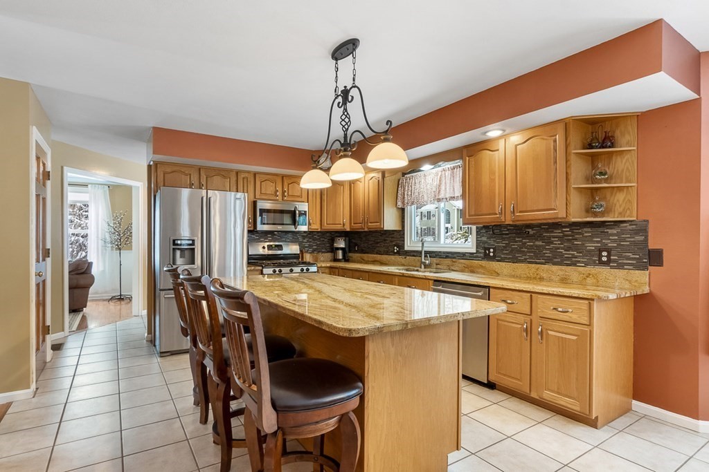 8 Ridge Road Pepperell, MA 01463 - Photo 3 of 36