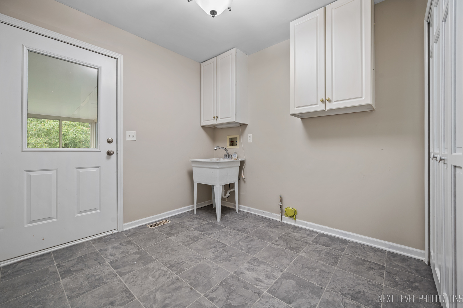 24 River Bend Road Montgomery, IL 60538 - Photo 18 of 36 a view of kitchen