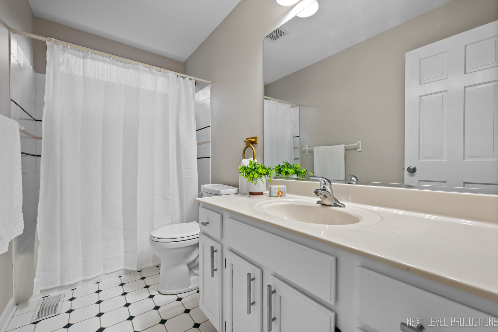 24 River Bend Road Montgomery, IL 60538 - Photo 27 of 36 a bathroom with a sink and a mirror