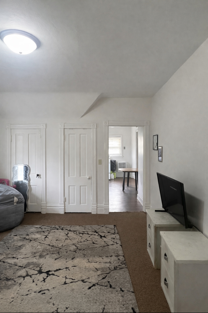 462 Ashland Avenue Elgin, IL 60123 - Photo 5 of 8