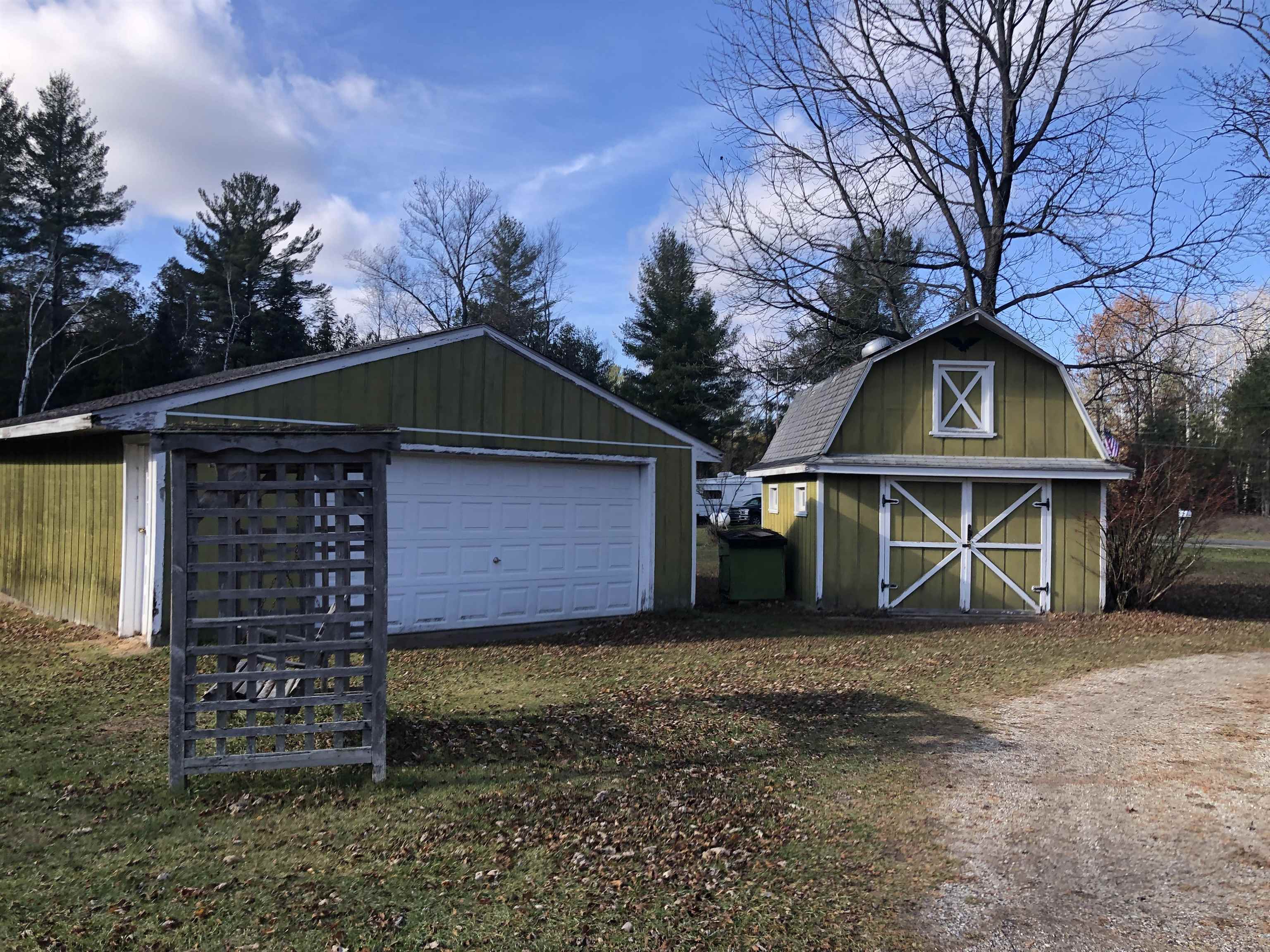 421 West Washington Road Farwell, MI 48622 - Photo 3 of 32