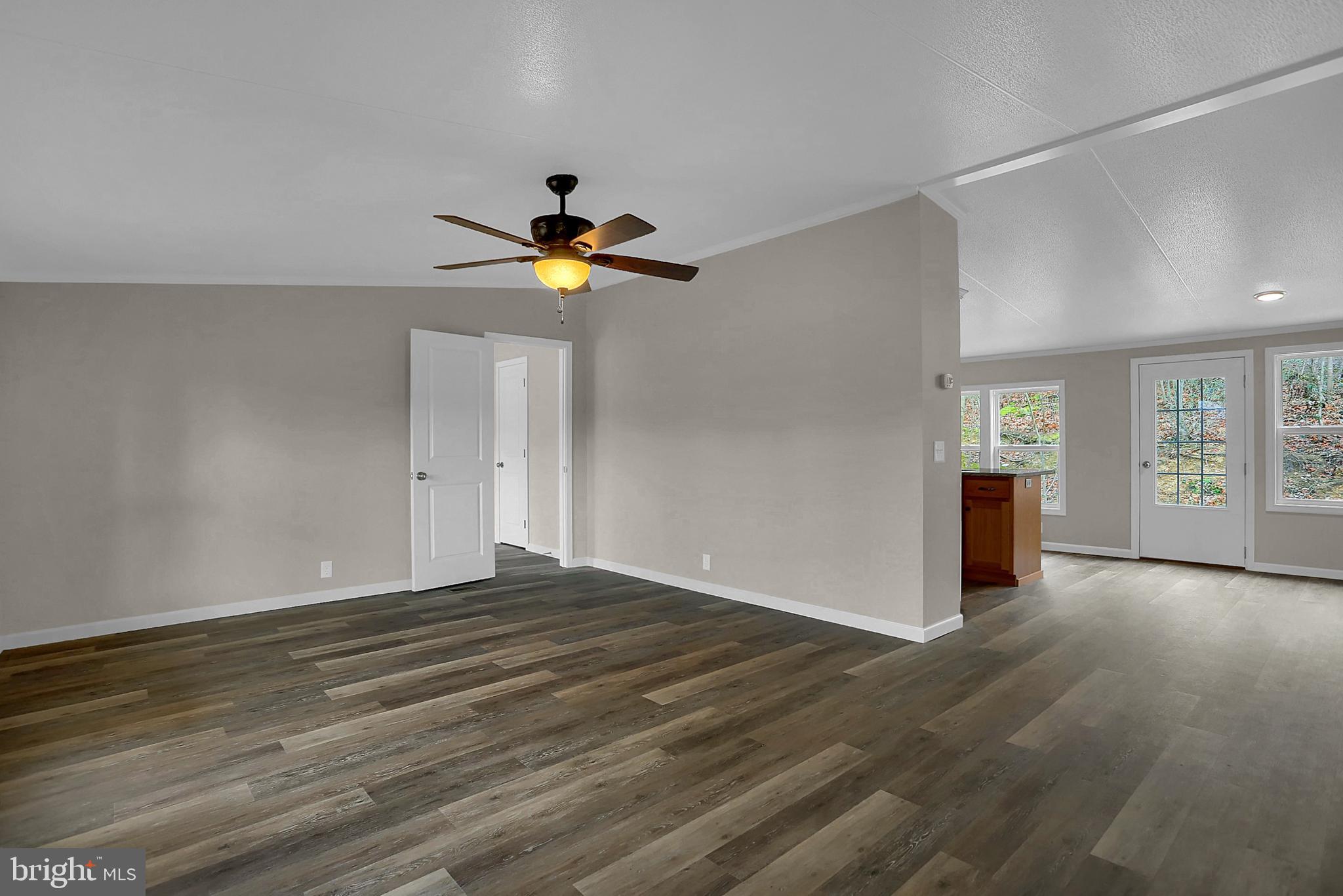 313 Walnut Dale Road Shippensburg, PA 17257 - Photo 25 of 48 Living room