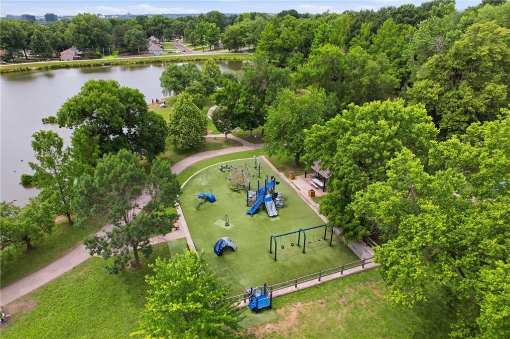 8524 Riley Street Overland Park, KS 66212 - Photo 32 of 43