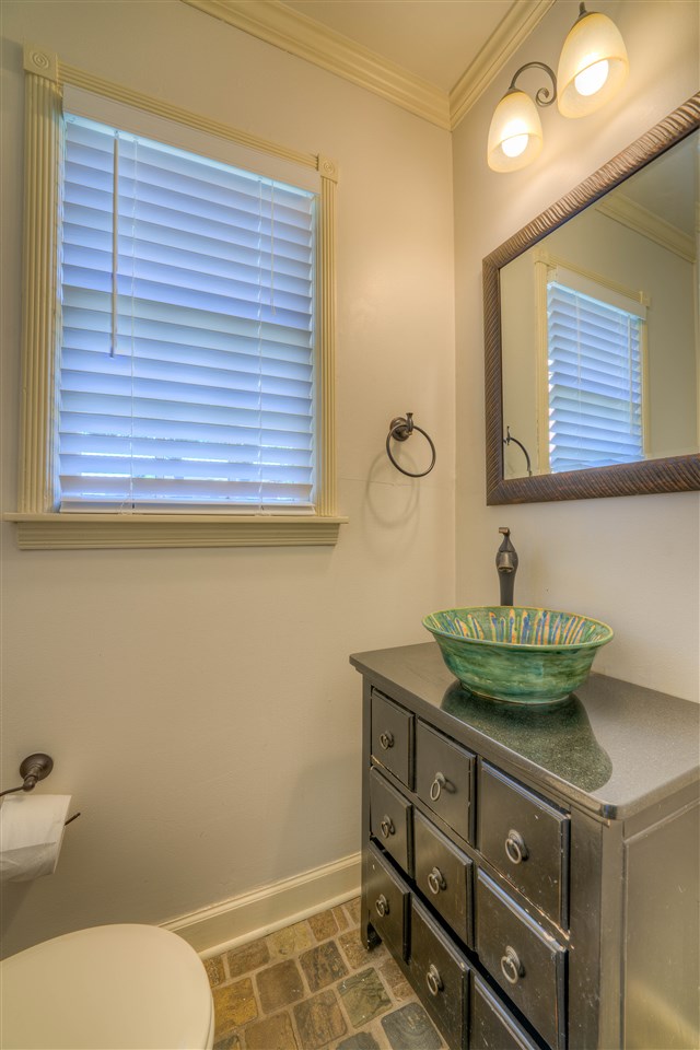905 Park Valley Road Memphis, TN 38119 - Photo 8 of 25 Off Mudroom
