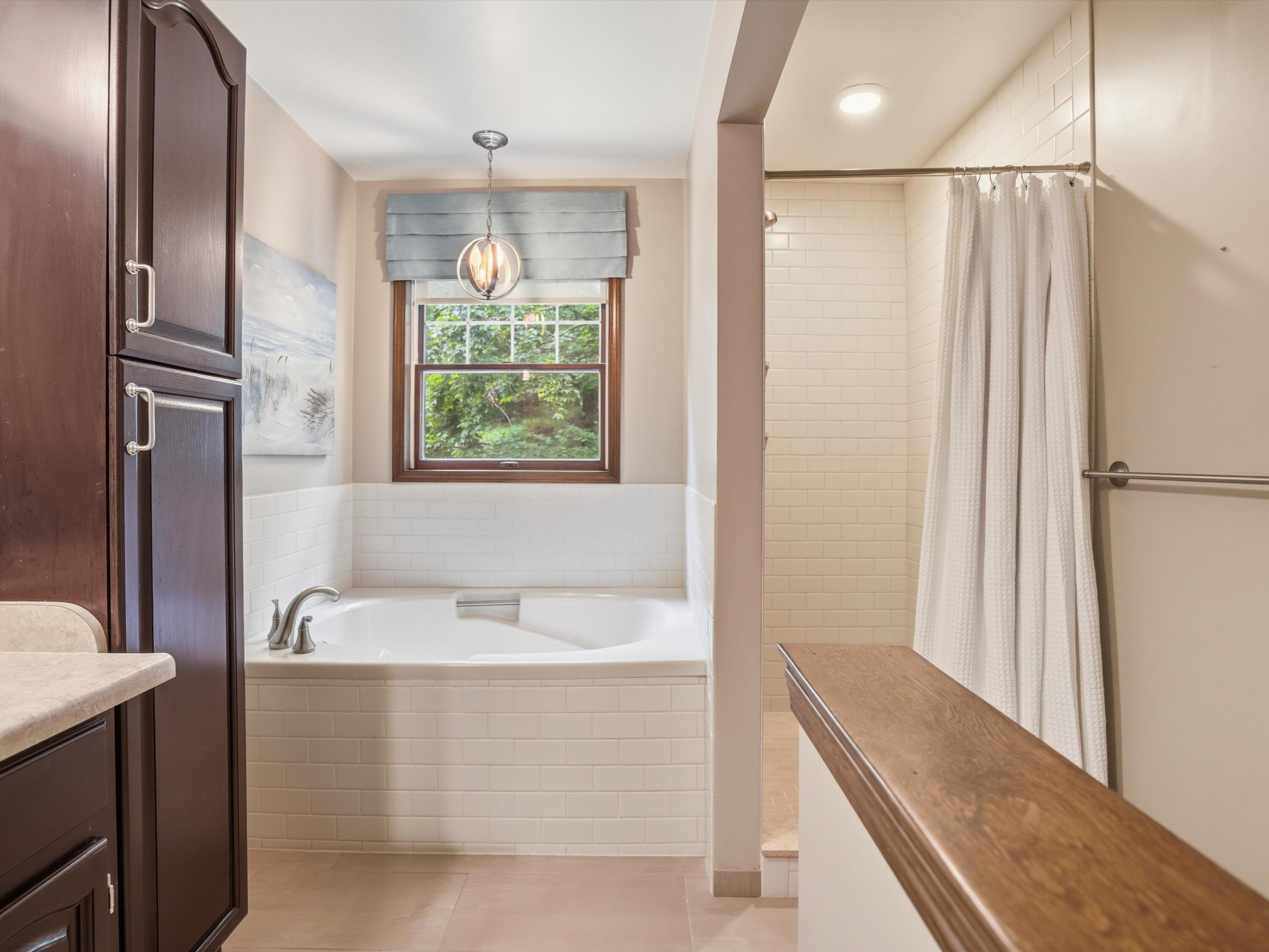 22279 Chubb Road Northville, MI 48167 - Photo 27 of 40 Upstairs Full Bathroom