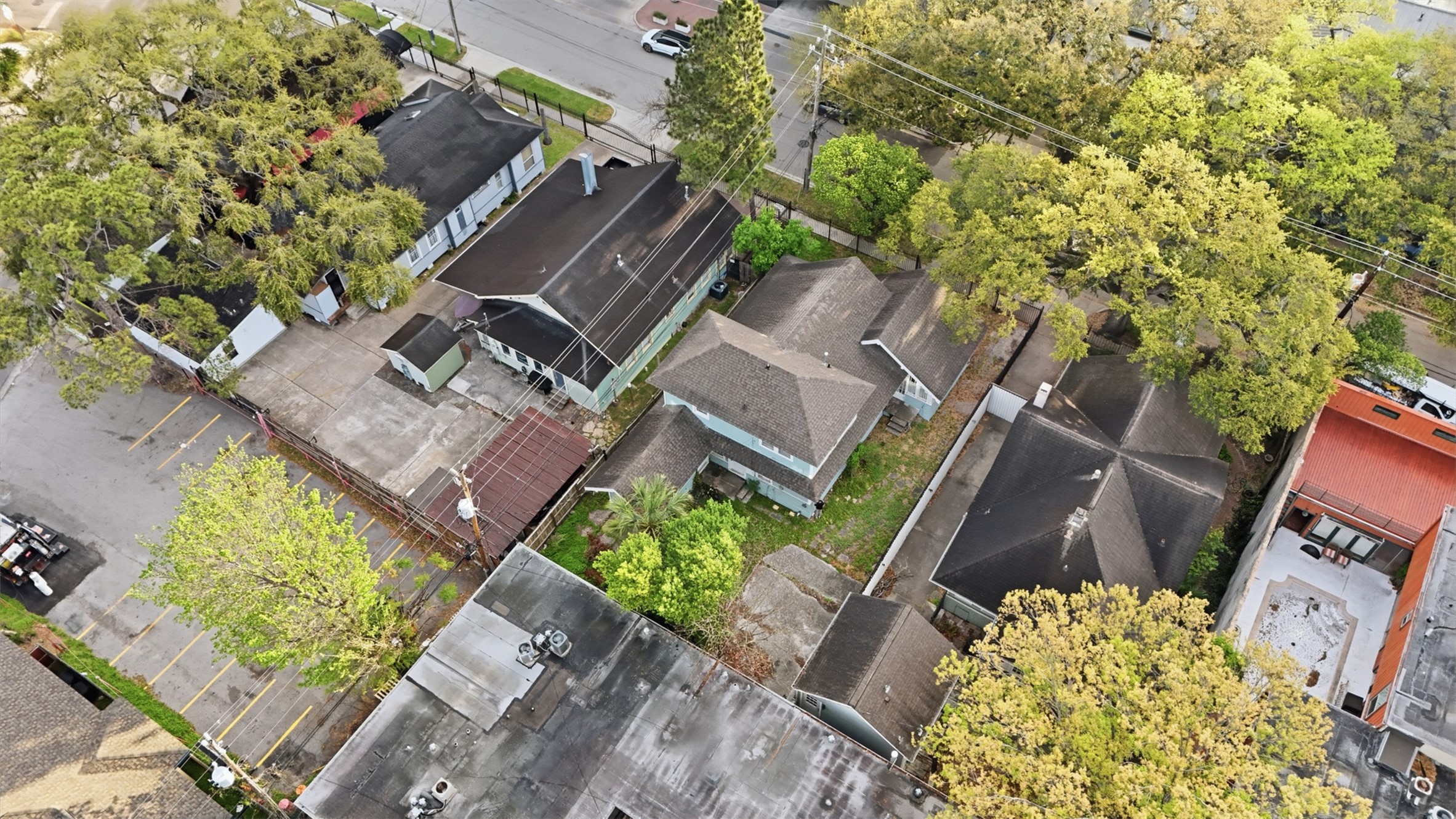 3308 Yupon Street Houston, TX 77006 - Photo 15 of 20 an aerial view of a house with a yard
