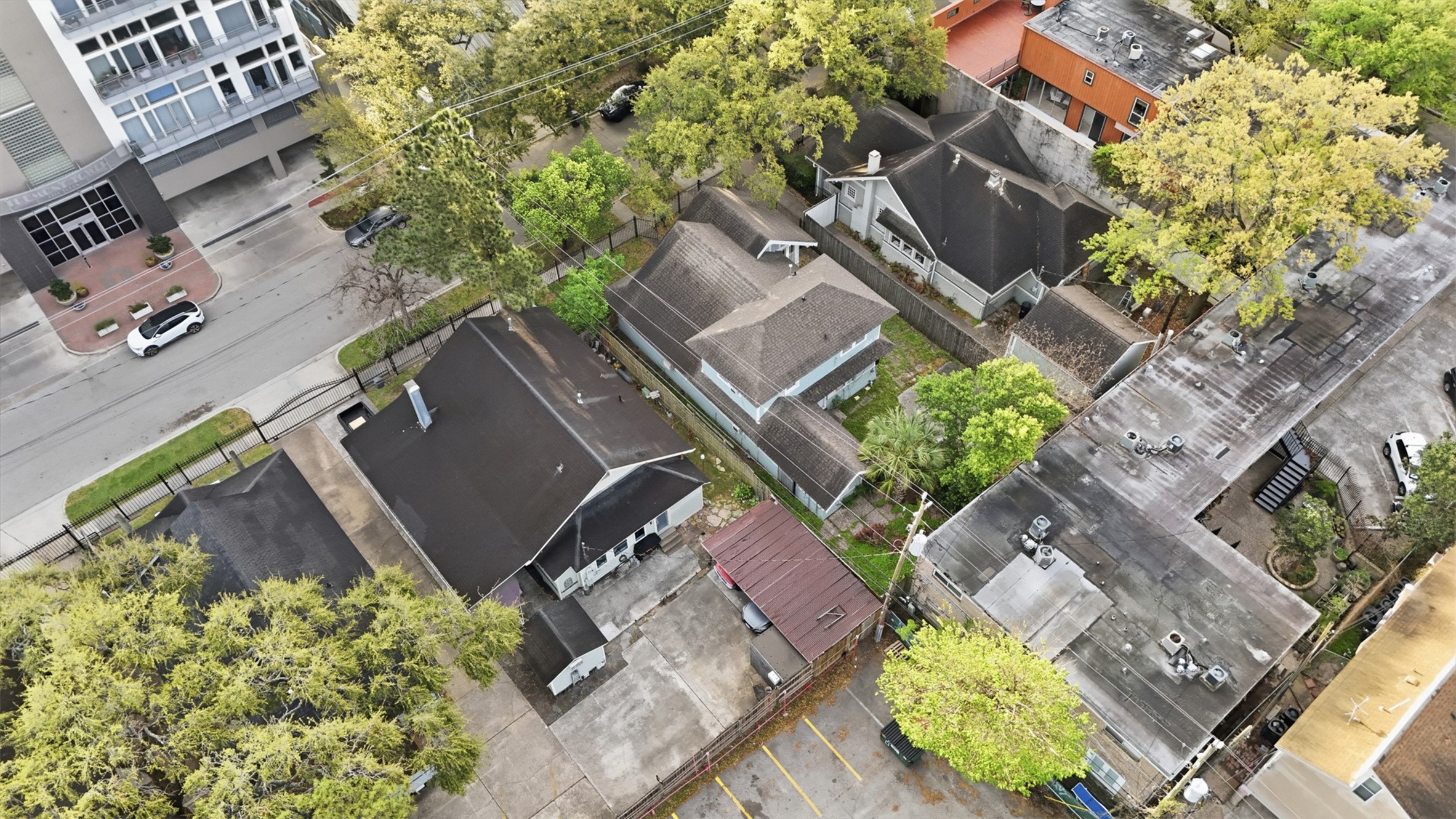 3308 Yupon Street Houston, TX 77006 - Photo 16 of 20 an aerial view of a house with a yard