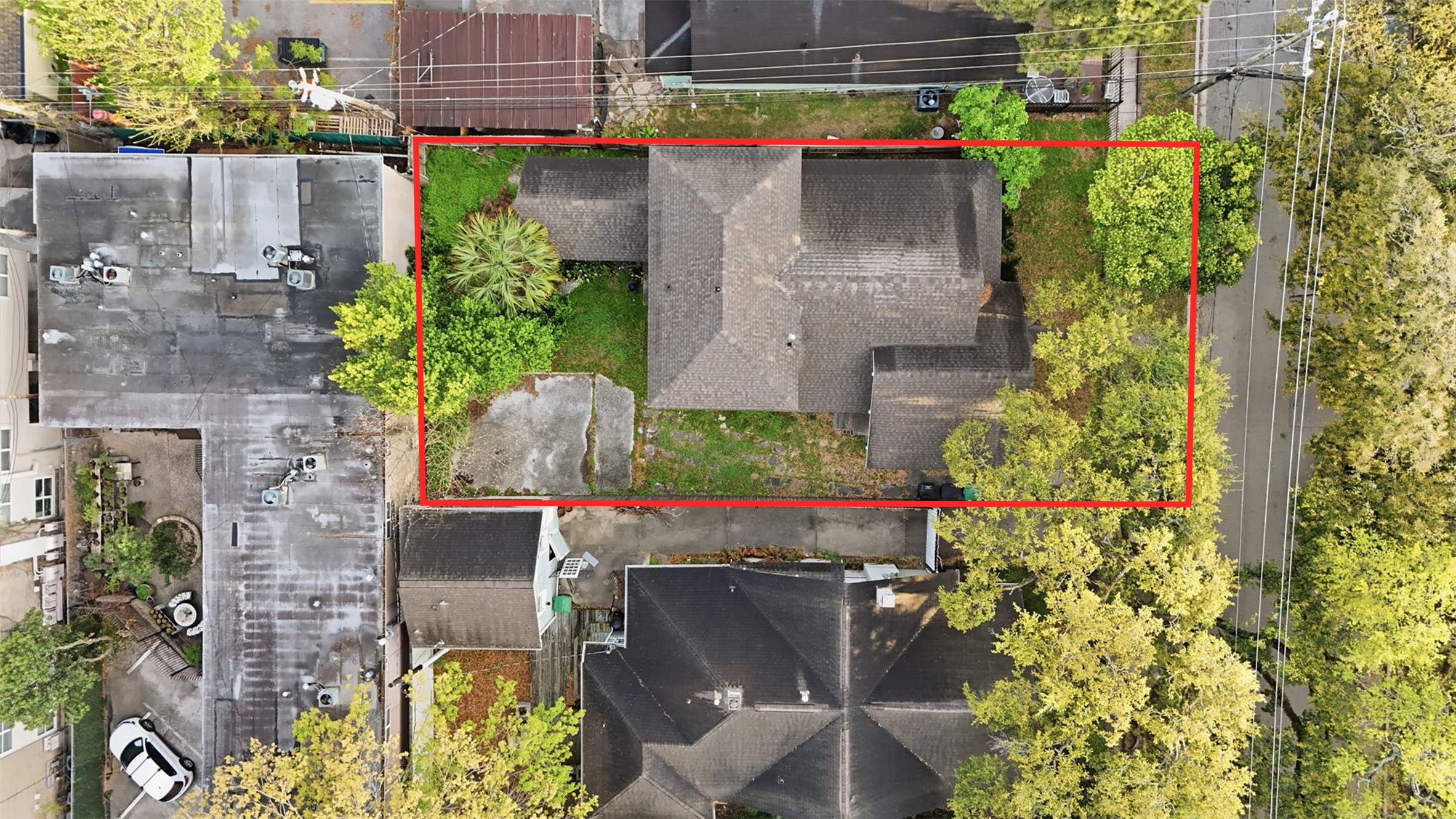 3308 Yupon Street Houston, TX 77006 - Photo 3 of 20 an aerial view of a house with a yard