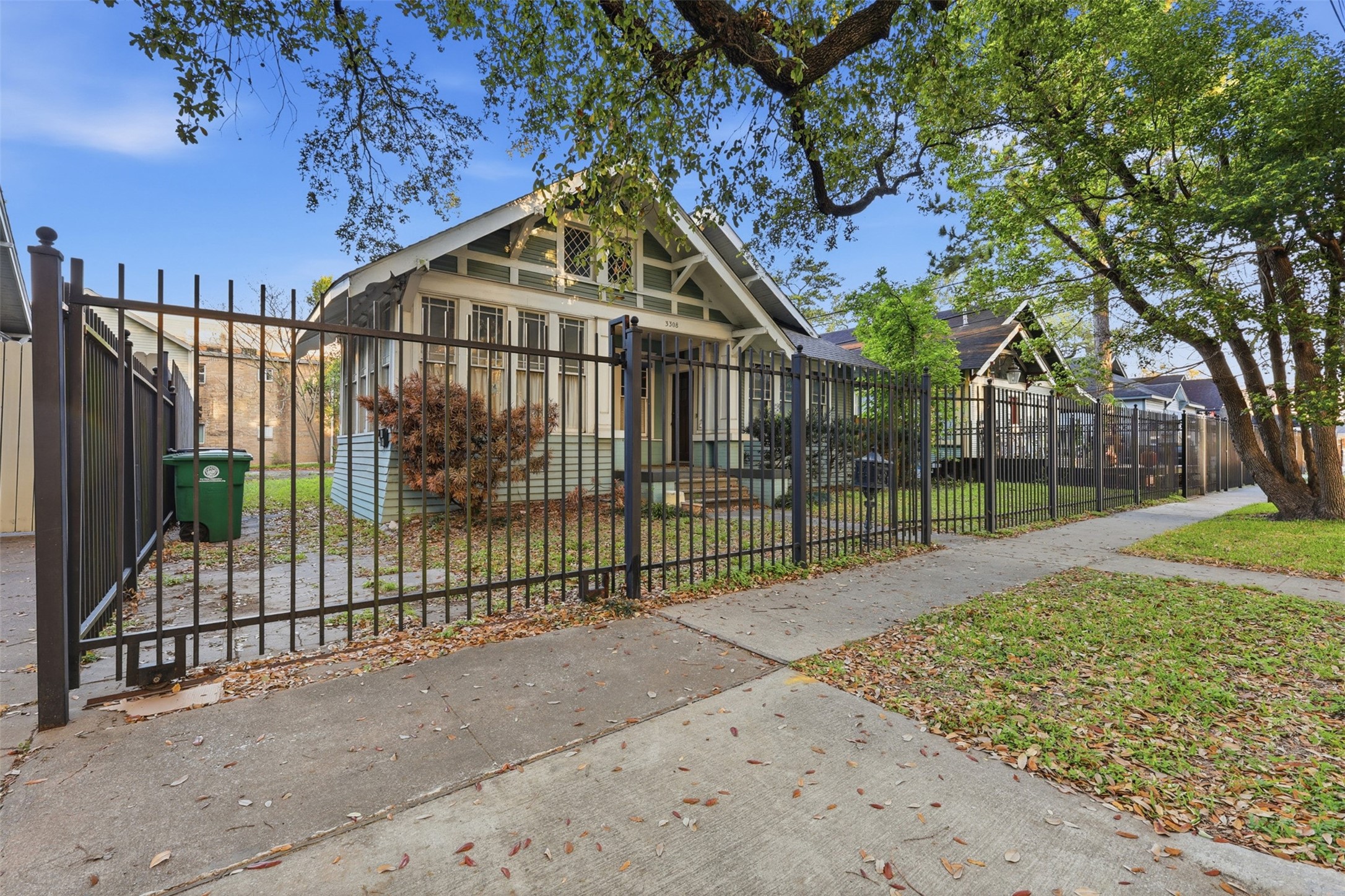 3308 Yupon Street Houston, TX 77006 - Photo 9 of 20 a view of a wrought iron fences in front of house