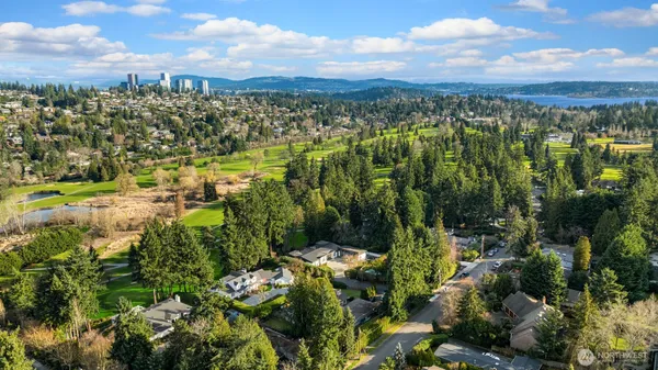 $7,495,000 | 2242 79th Avenue Northeast, Medina, WA 98039
