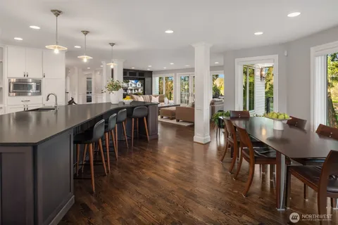 $7,495,000 | 2242 79th Avenue Northeast, Medina, WA 98039