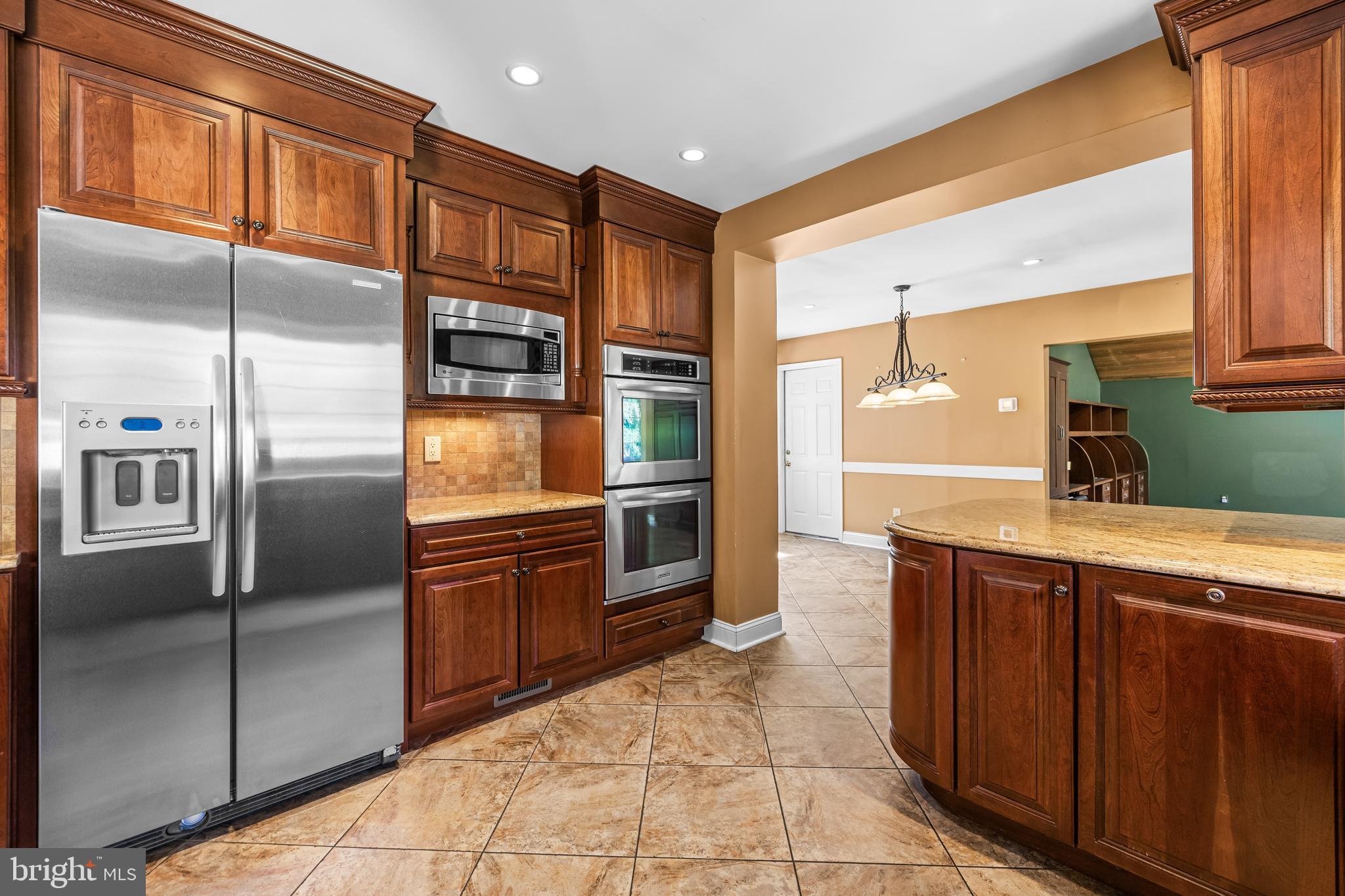 1103 Hampton Garth Baltimore, MD 21286 - Photo 11 of 38