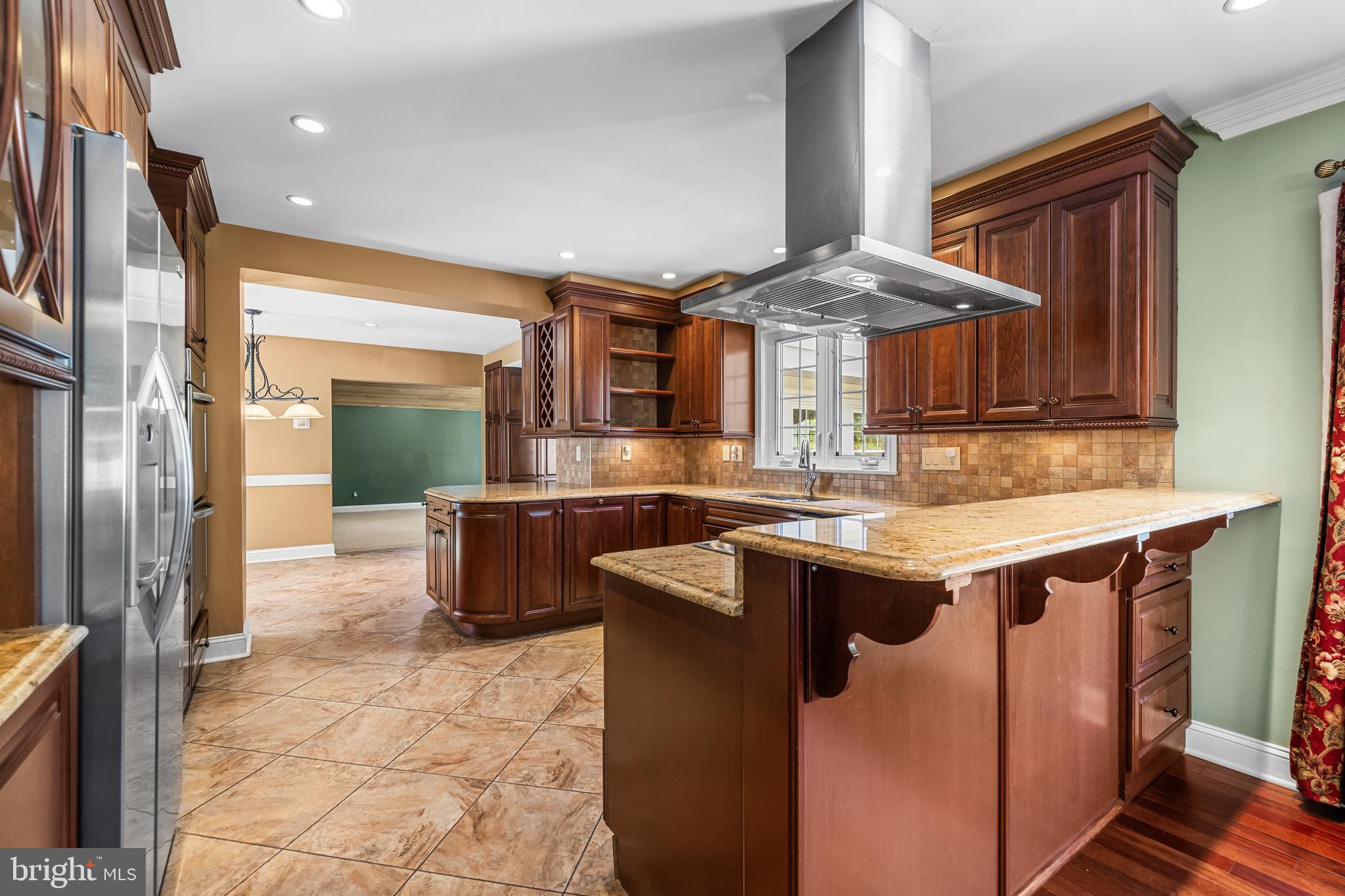 1103 Hampton Garth Baltimore, MD 21286 - Photo 7 of 38