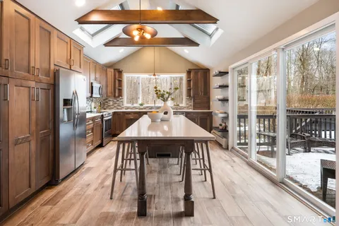 $1,318,000 | 39 Tannery Lane South, Weston, CT 06883