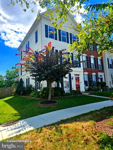 a front view of house with yard