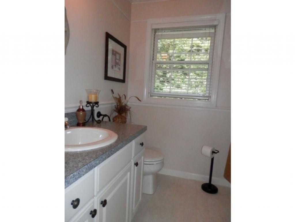 183 Beals Road Bedford, NH 03110 - Photo 20 of 35