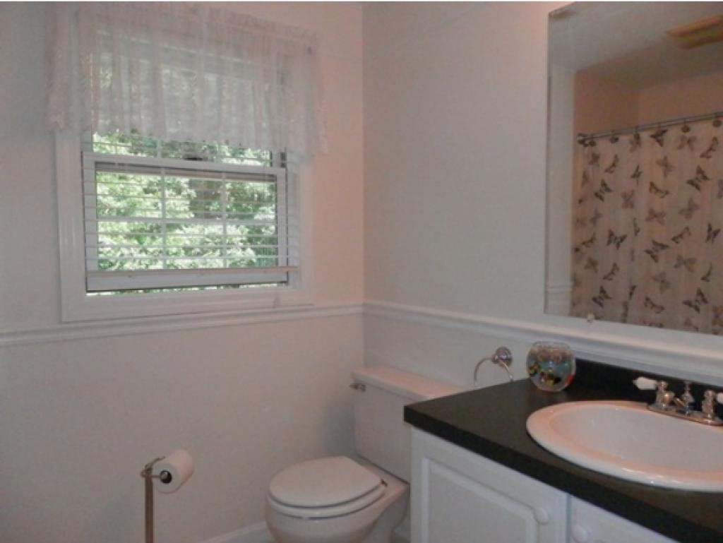183 Beals Road Bedford, NH 03110 - Photo 23 of 35