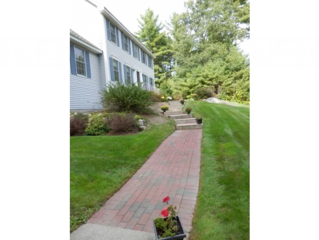 183 Beals Road Bedford, NH 03110 - Photo 4 of 35