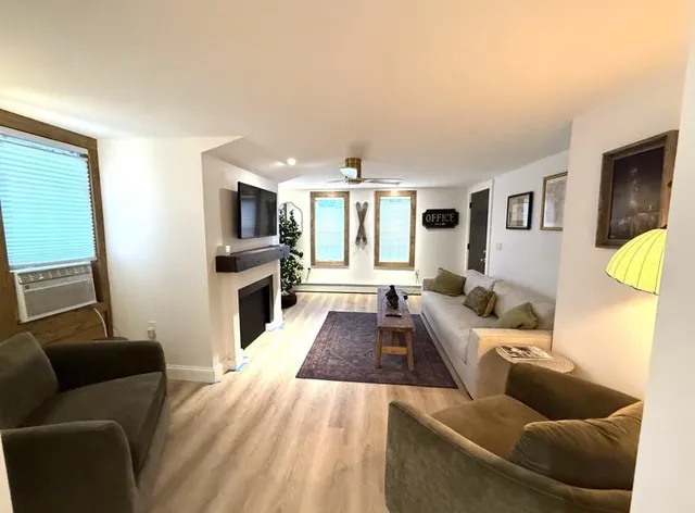 $2,900 | 2895 White Mountain Highway, Unit 2, Conway, NH 03860