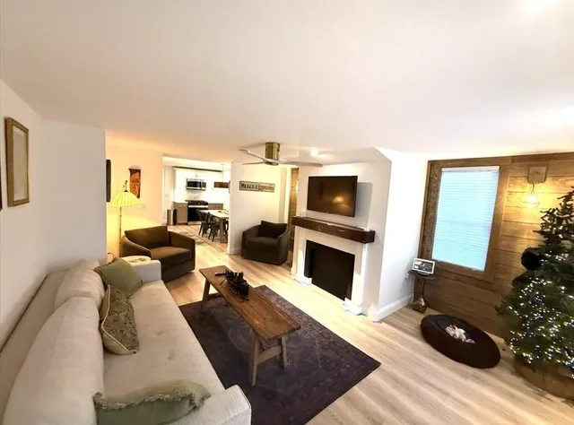 $2,900 | 2895 White Mountain Highway, Unit 2, Conway, NH 03860