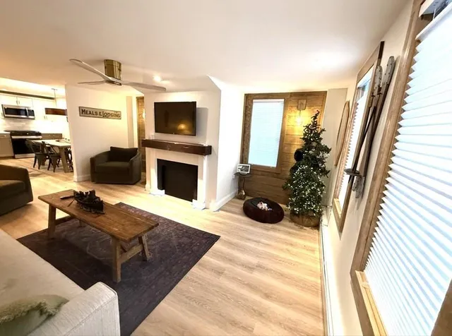 $2,900 | 2895 White Mountain Highway, Unit 2, Conway, NH 03860