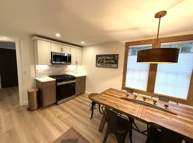 $2,900 | 2895 White Mountain Highway, Unit 2, Conway, NH 03860