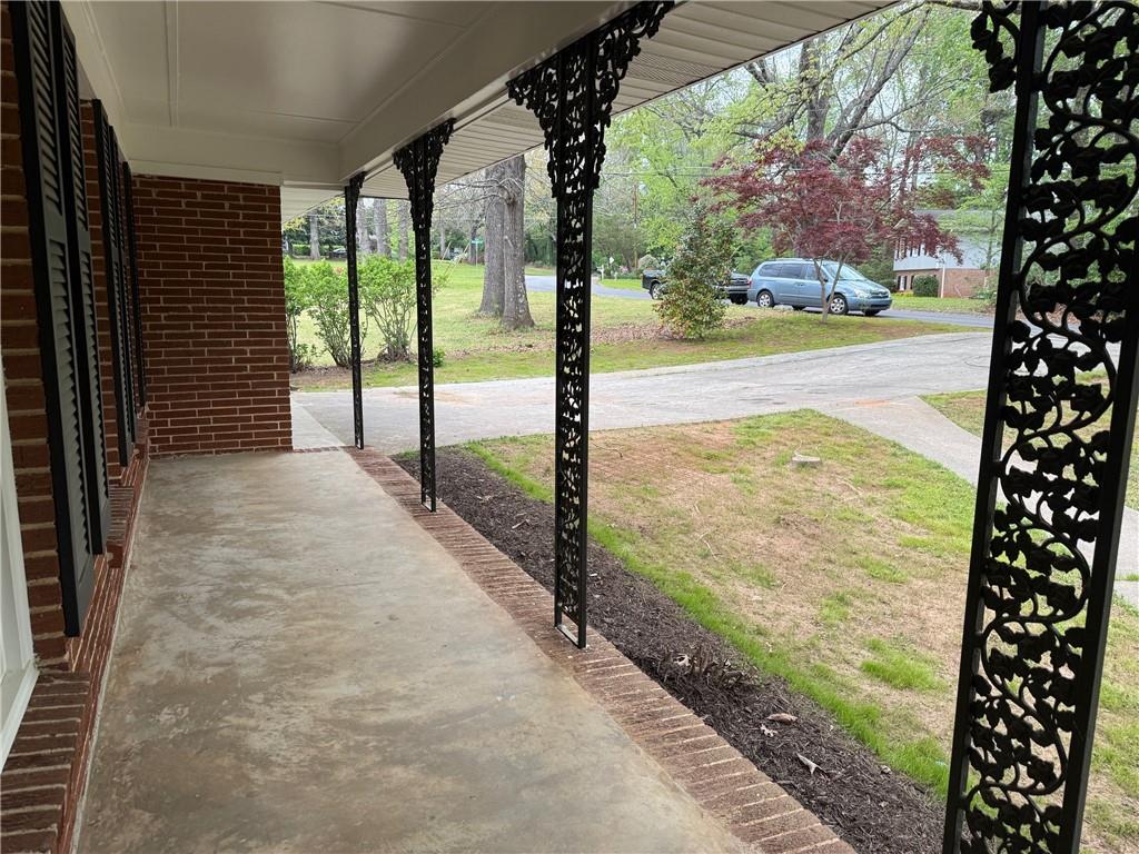 527 Rimrock Trail Stone Mountain, GA 30083 - Photo 5 of 37