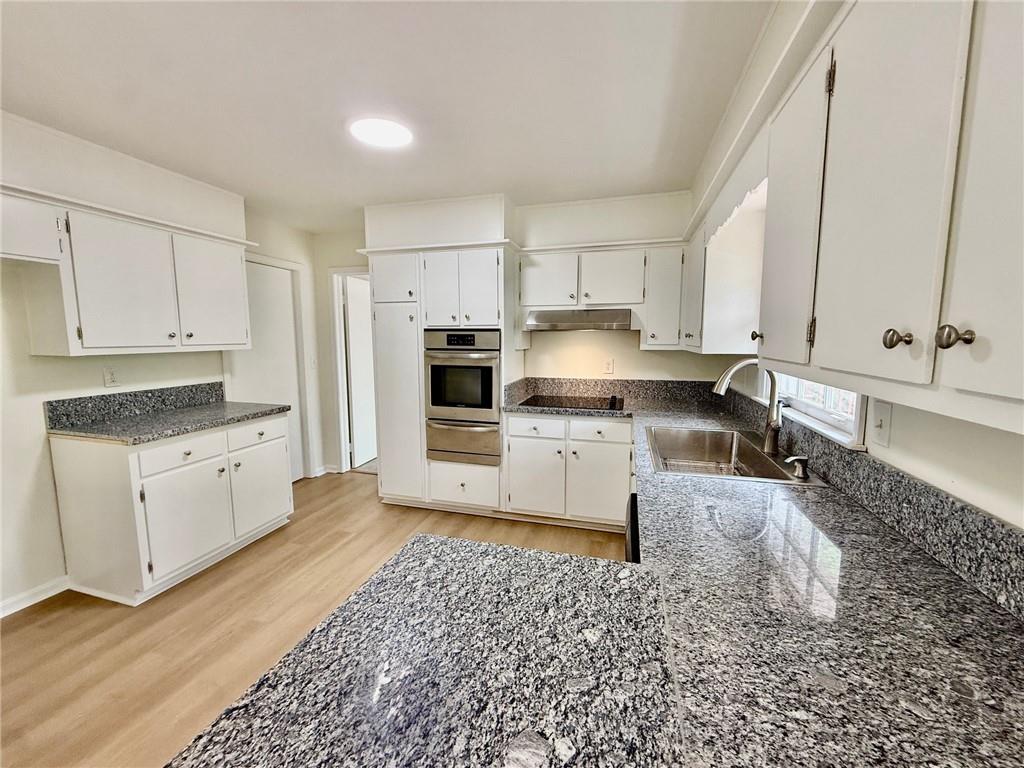 527 Rimrock Trail Stone Mountain, GA 30083 - Photo 6 of 37