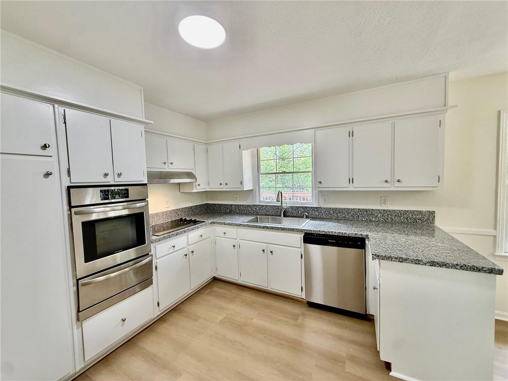 527 Rimrock Trail Stone Mountain, GA 30083 - Photo 7 of 37