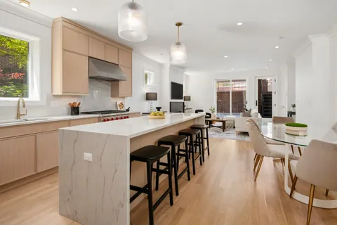 $2,150,000 | 1942 North Orchard Street, Unit 1N, Chicago, IL 60614