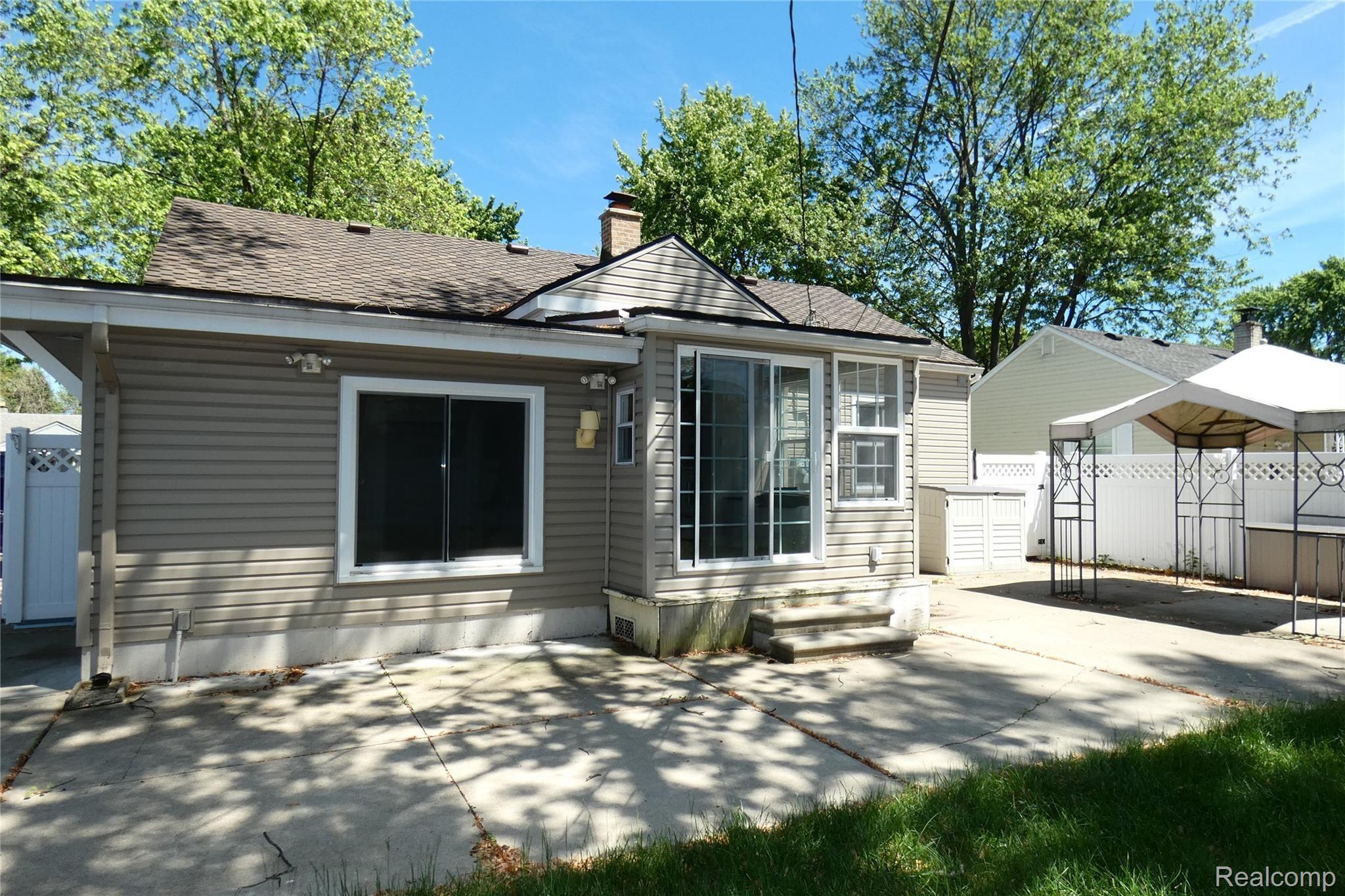 1470 Hampton Road Mount Clemens, MI 48043 - Photo 2 of 19 Rear View.JPG
