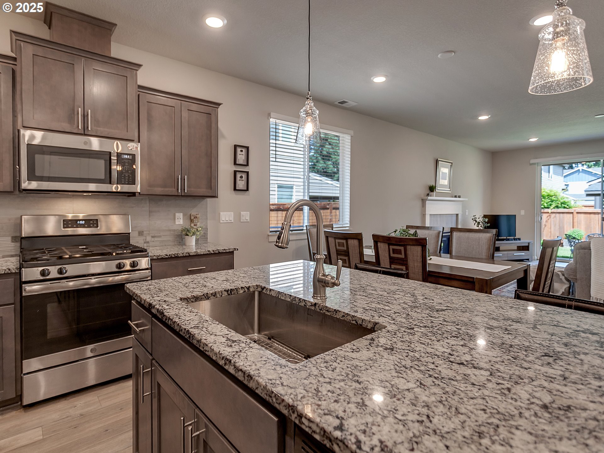 472 Southwest 16th Avenue Canby, OR 97013 - Photo 12 of 44 Kitchen