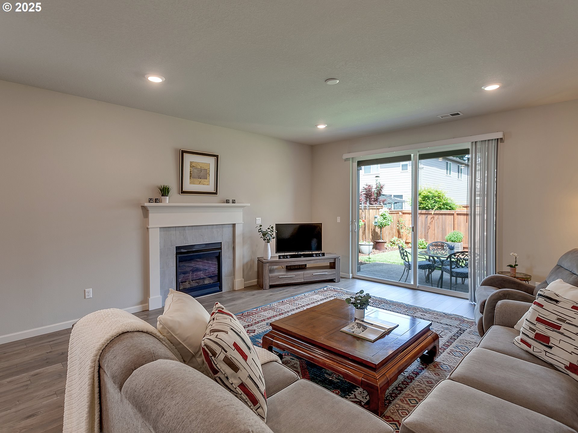 472 Southwest 16th Avenue Canby, OR 97013 - Photo 17 of 44 Living Room