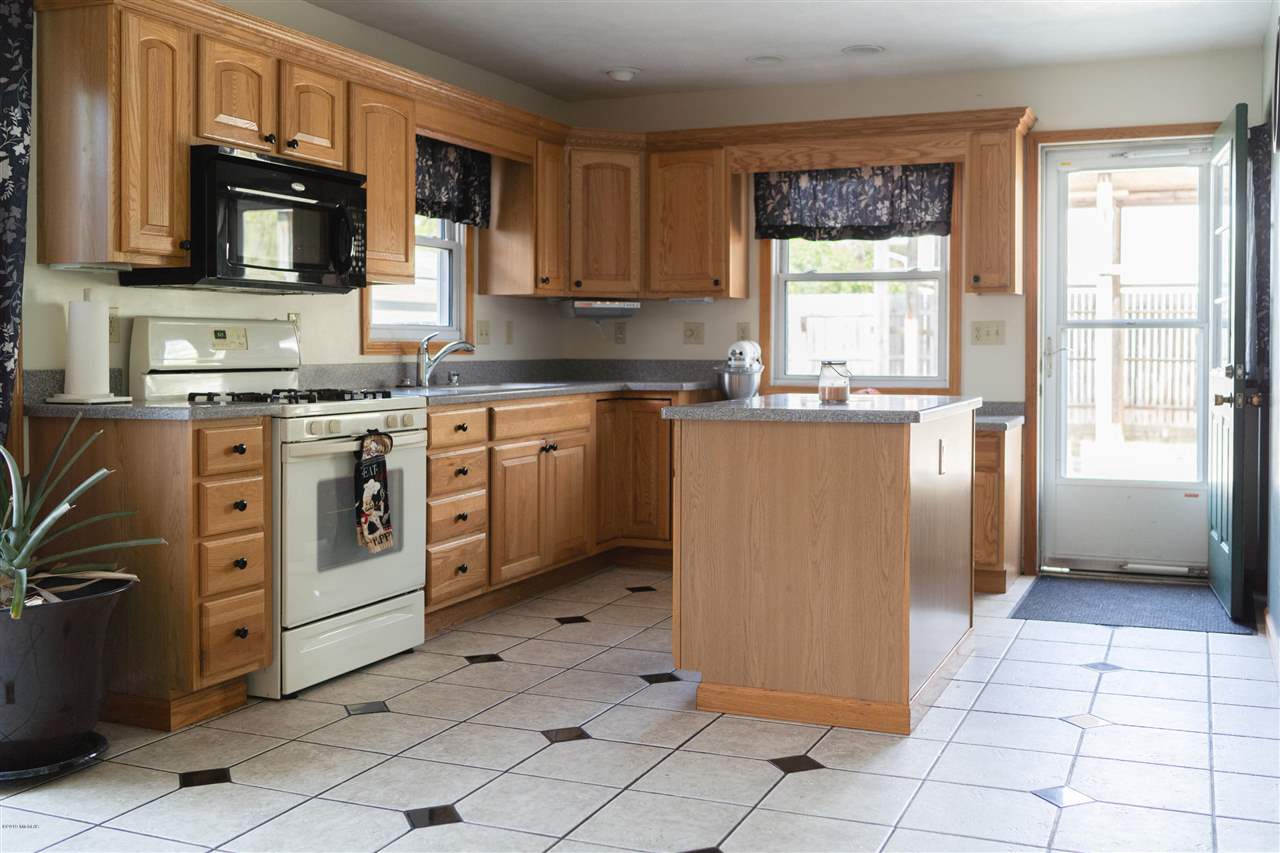 6051 Morgan Road Battle Creek, MI 49017 - Photo 2 of 35