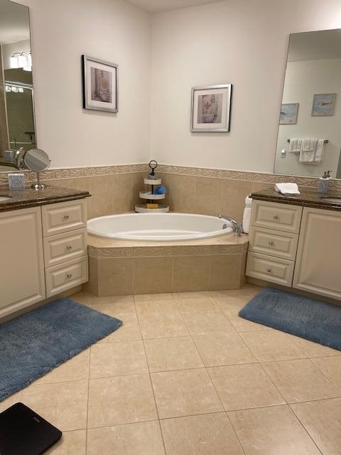 16 Harbour Isle Drive West, Unit 304 Fort Pierce, FL 34949 - Photo 8 of 17 a spacious bathroom with a tub sink and mirror