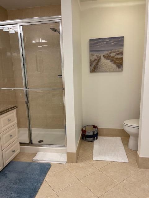 16 Harbour Isle Drive West, Unit 304 Fort Pierce, FL 34949 - Photo 9 of 17 a bathroom with a shower and a toilet