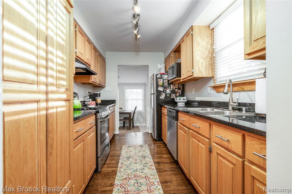 1295 Harvard Road Berkley, MI 48072 - Photo 8 of 25