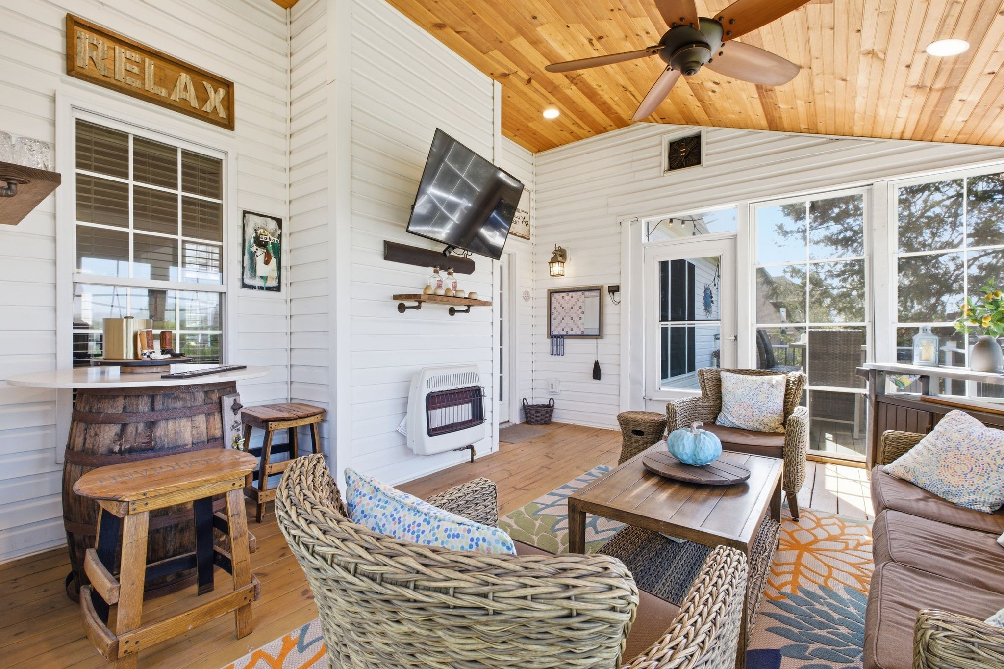 130 Cedar Ridge Lane Hendersonville, TN 37075 - Photo 31 of 37 a living room with furniture a flat screen tv and a table