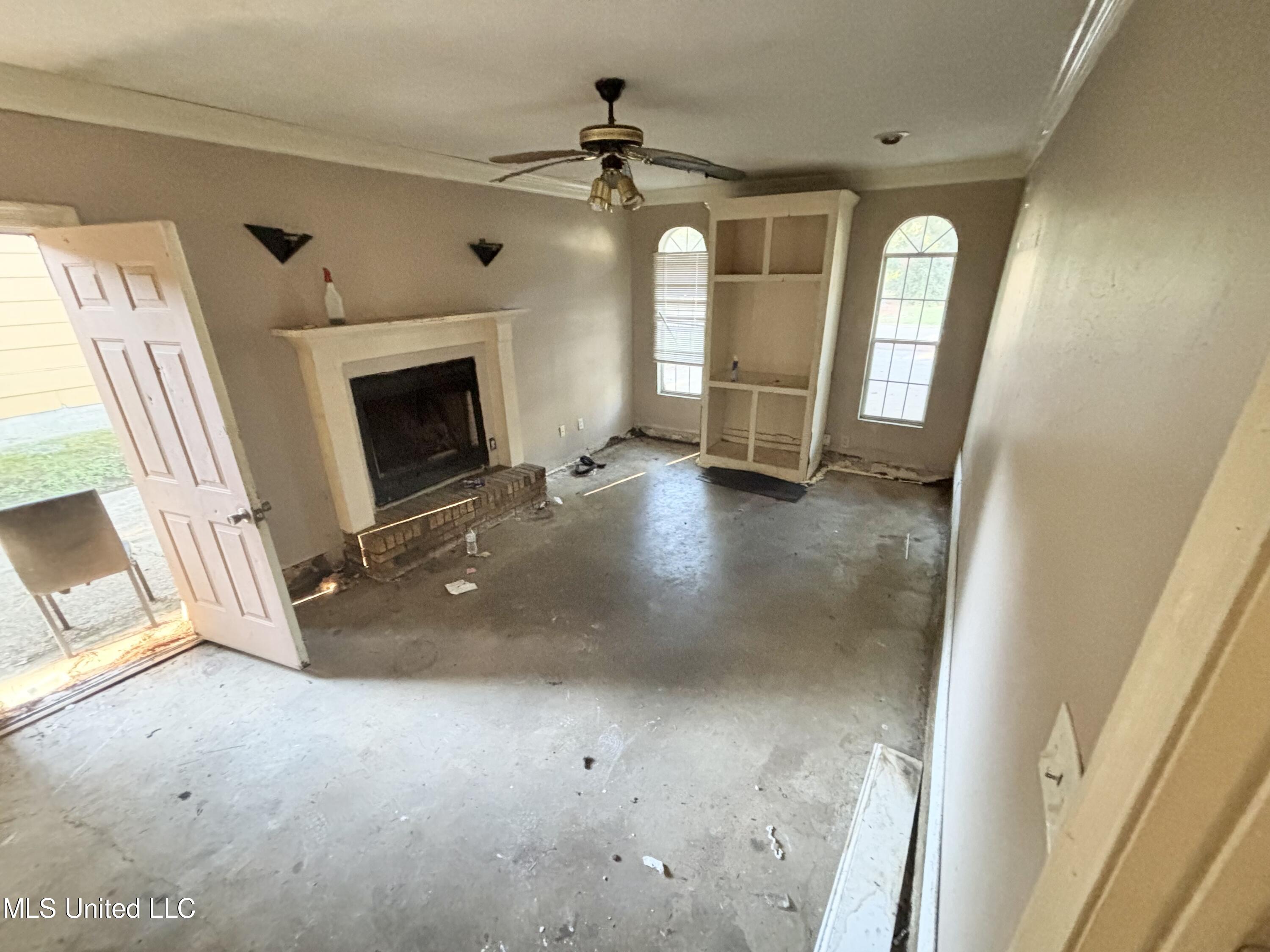 451 Third Avenue Canton, MS 39046 - Photo 6 of 12 Living Area