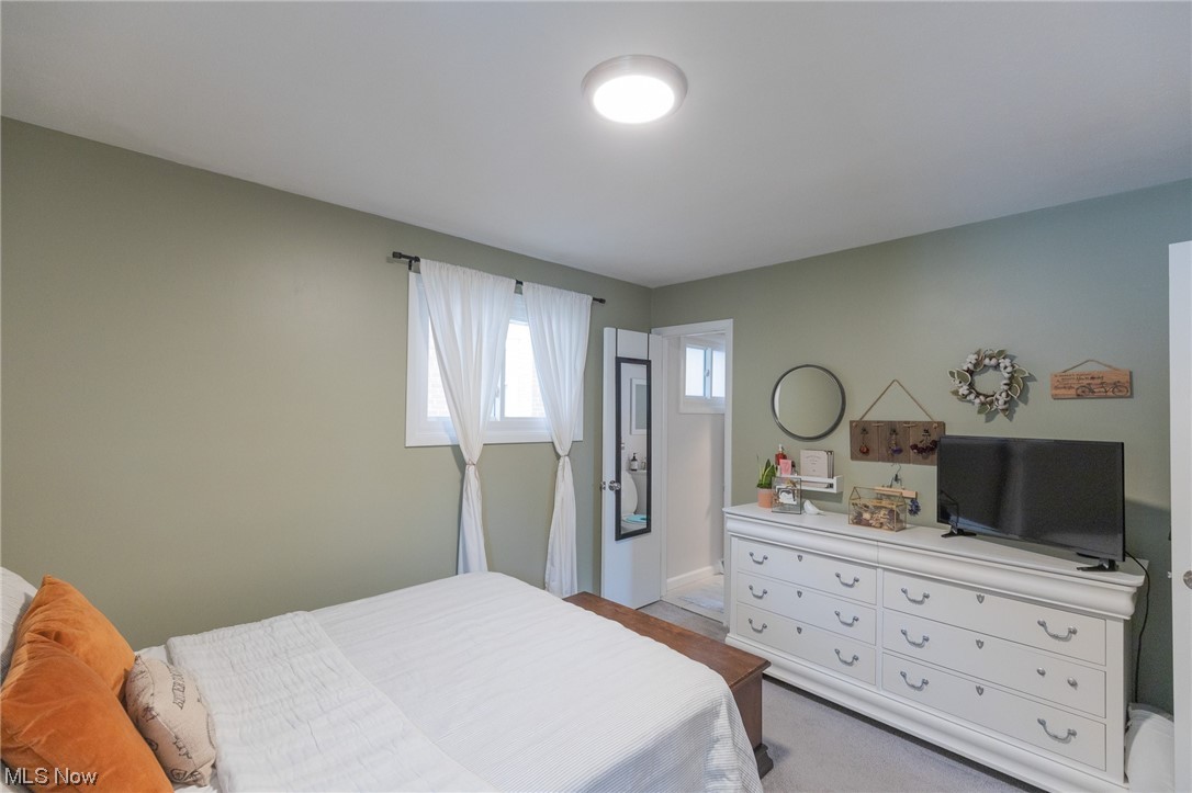 5515 West 48th Street Parma, OH 44134 - Photo 21 of 31 master bedroom