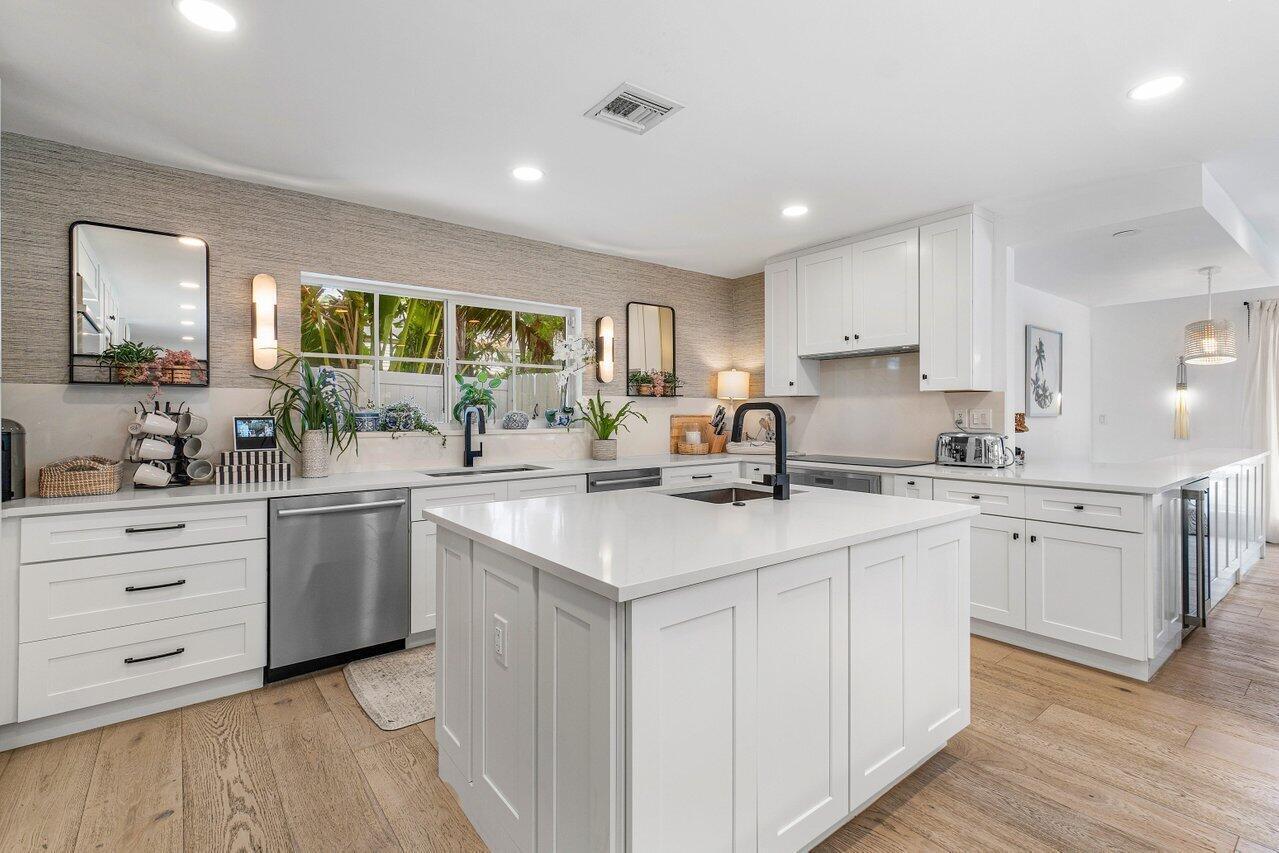 783 Toledo Drive Boca Raton, FL 33432 - Photo 13 of 57 014-783ToledoDrive-BocaRaton-FL-33432-SM