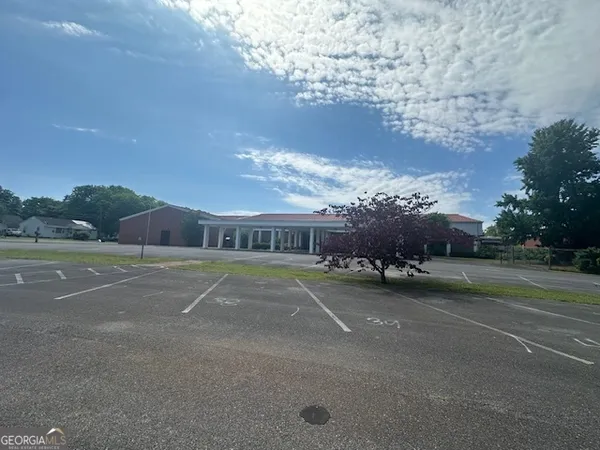 a view of a tennis court