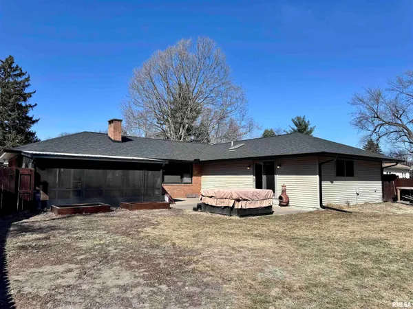 $206,000 | 621 Lawndale Drive, Macomb, IL 61455