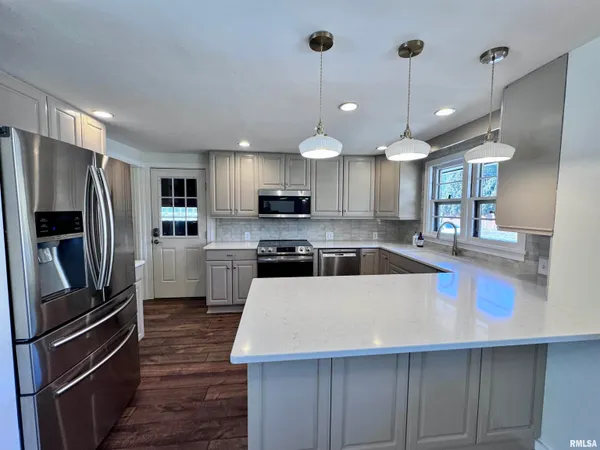 $206,000 | 621 Lawndale Drive, Macomb, IL 61455