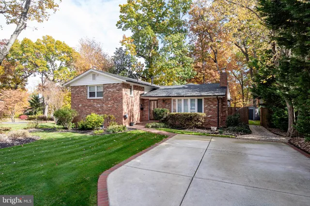 $849,900 | 3809 Moss Drive, Annandale, VA 22003