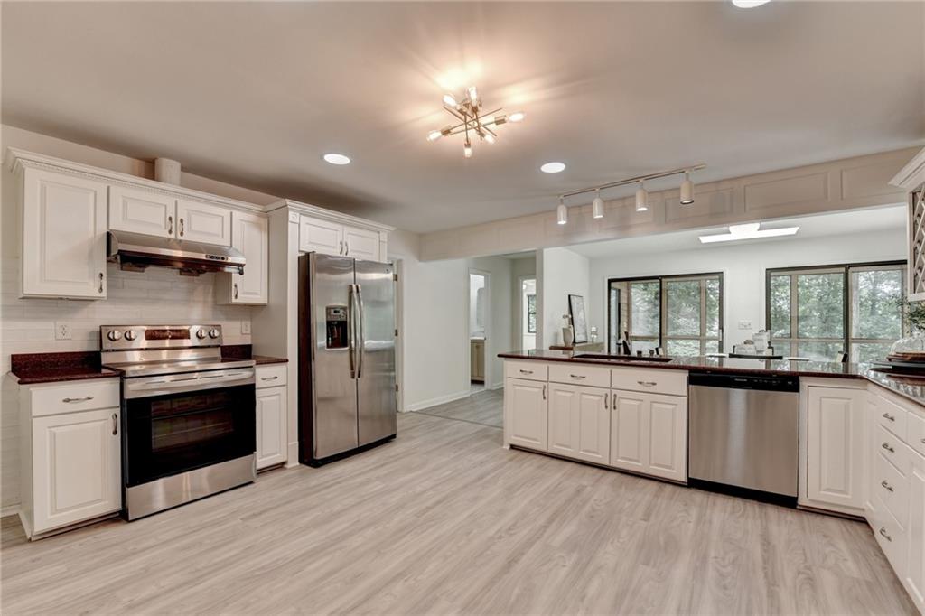 421 Oakleaf Trail Suwanee, GA 30024 - Photo 16 of 46