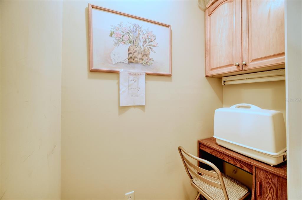 541 Falkland Road Venice, FL 34293 - Photo 12 of 22 a room with a desk and chair