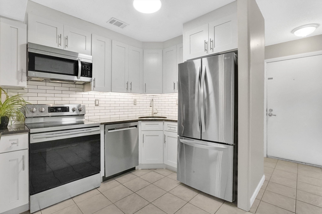 555 Russell Road, Unit U A3 Westfield, MA 01085 - Photo 5 of 32 Gallery Image 5